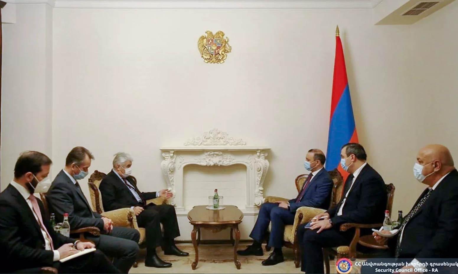 Зам совбеза. Секретарь Совбеза Армении обсудил в Лондоне.