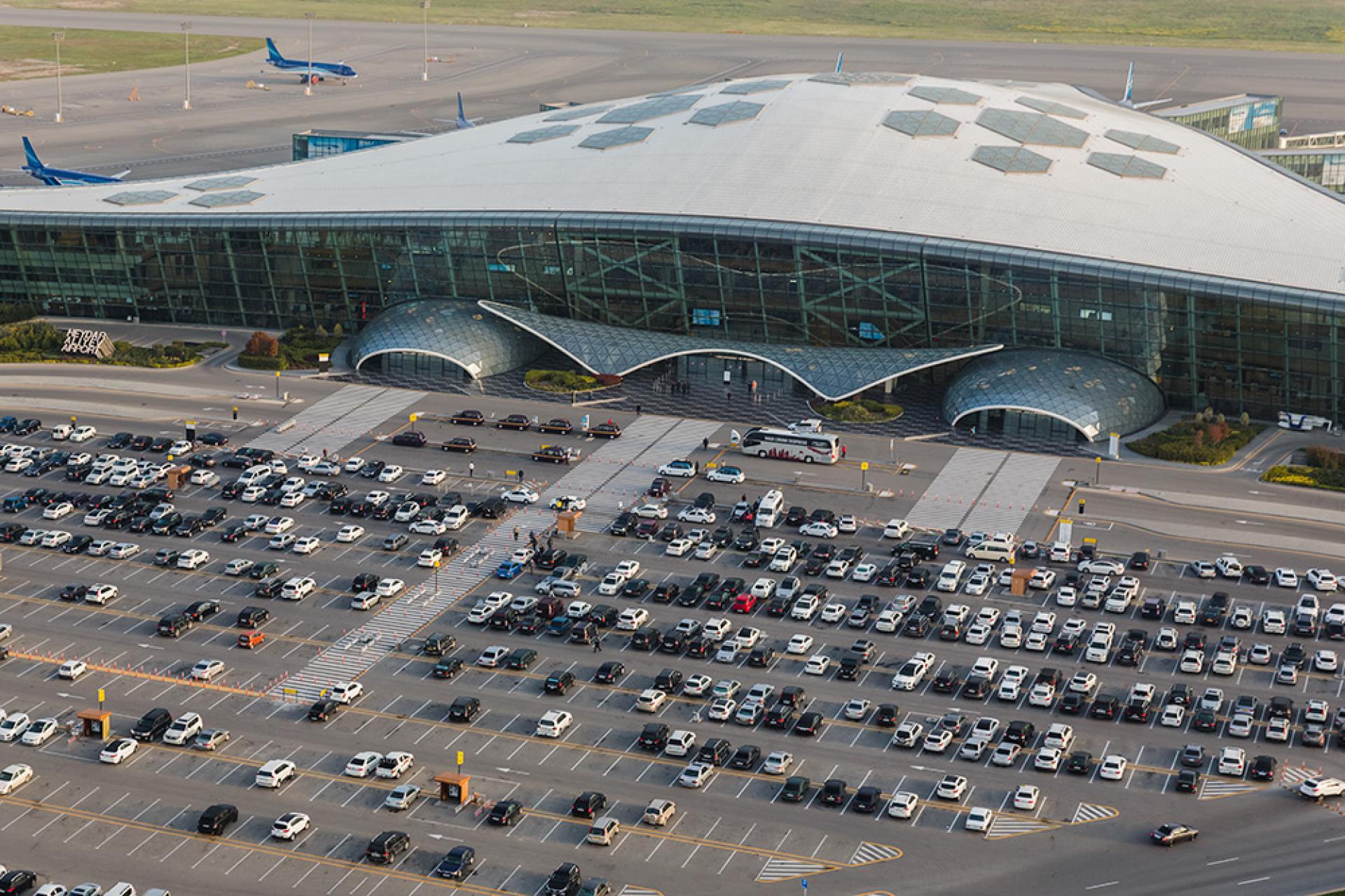 Baku airport. Бакинский Международный аэропорт «Гейда́р Али́ев». Международный аэропорт Гейдар Алиев. Аэропорт Гейдар Алиев Баку. Аэропорт Гейдар Алиев, Баку, Азербайджан.