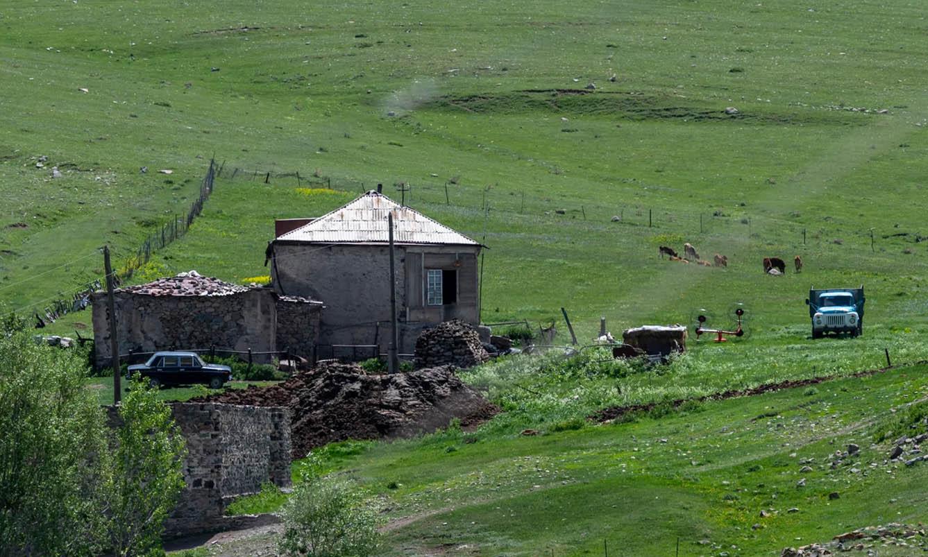 село тех в армении