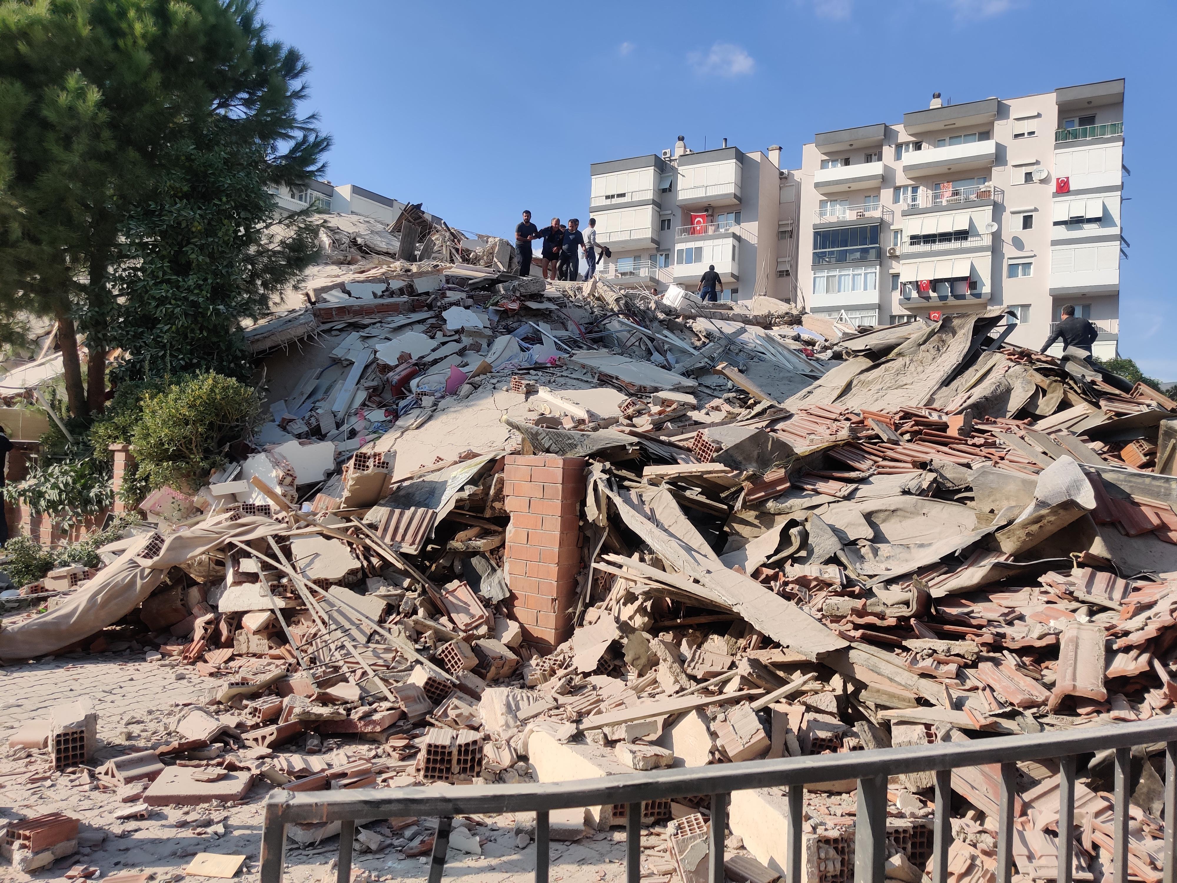 Сильнейшее землетрясение на земле. Измир Турция землетрясение. Землетрясение в Измире 2020. Измир Турция землетрясение 1999. Землетрясение в Турции 2020.