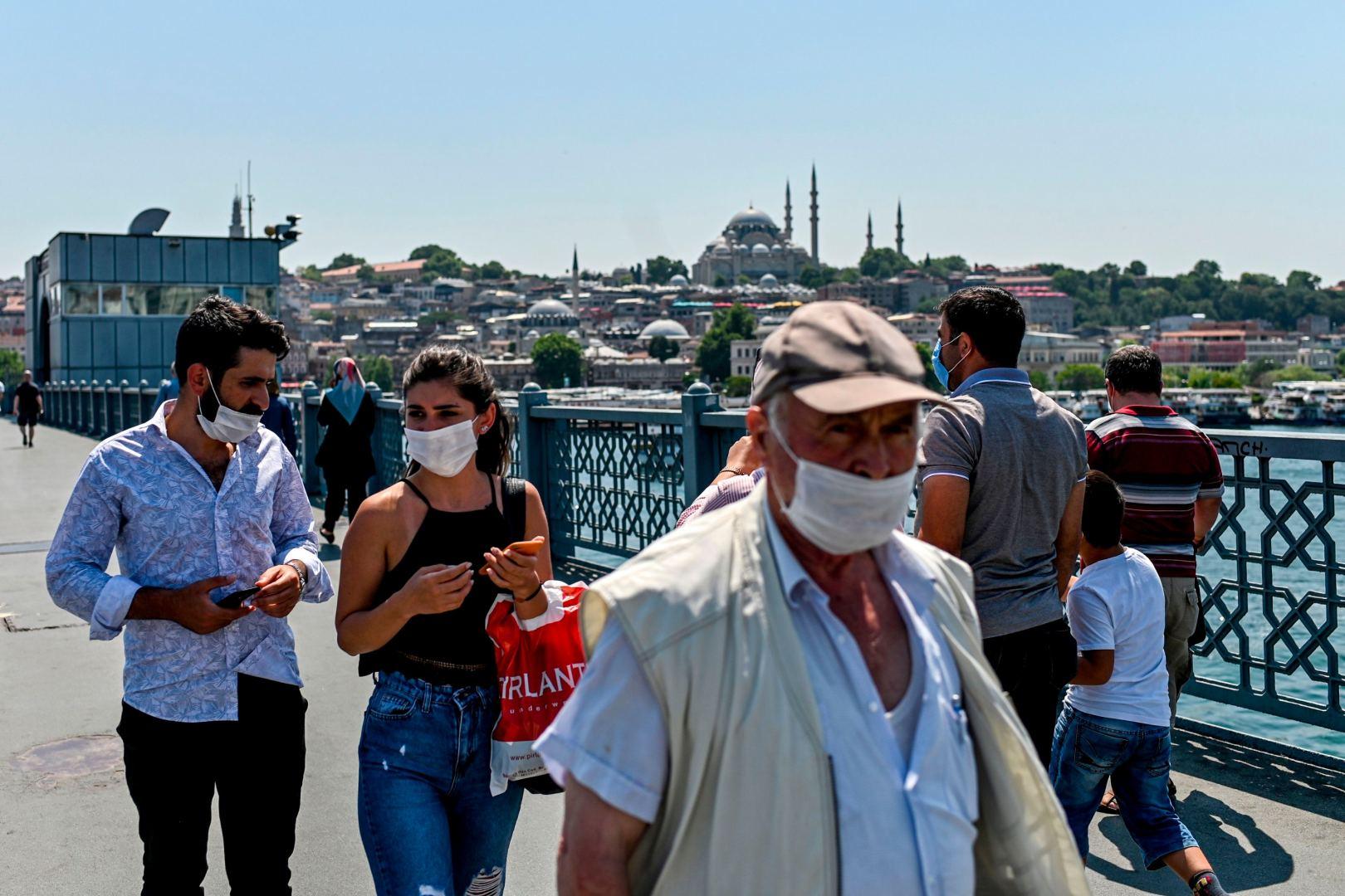 Опасно сейчас ехать в турцию. Пандемия Covid-19 в Турции. Туристы в Турции. Турция люди. Турция путешественник.