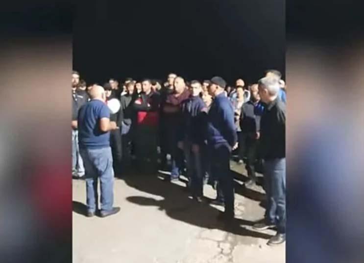 Жители Арцаха продолжают блокировать дорогу Аскеран-Агдам, установив ...