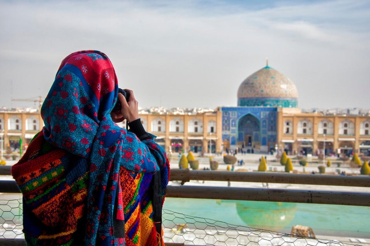 туристы в иране